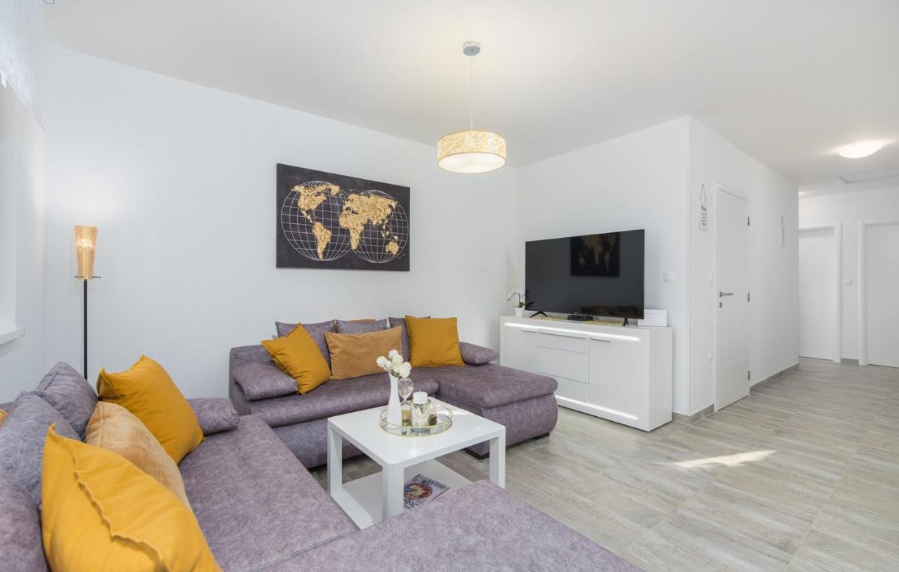 Holiday home Pendolina With Private Pool *