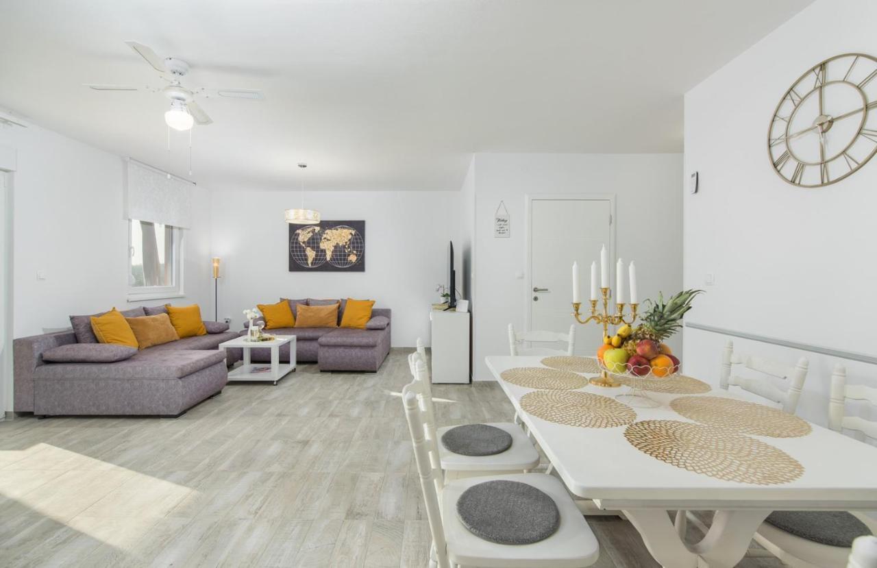Pendolina With Private Pool Holiday home *
