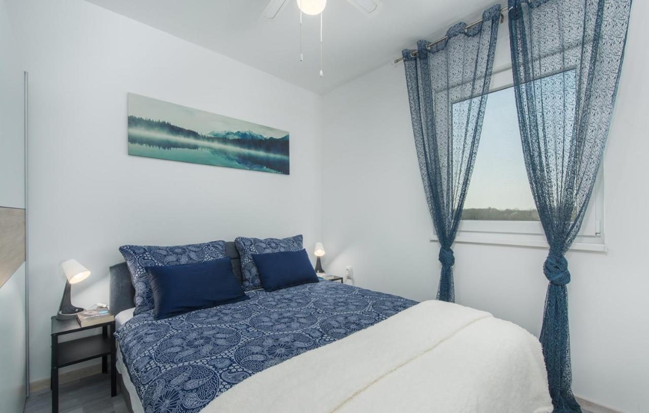 Pendolina With Private Pool * Buje