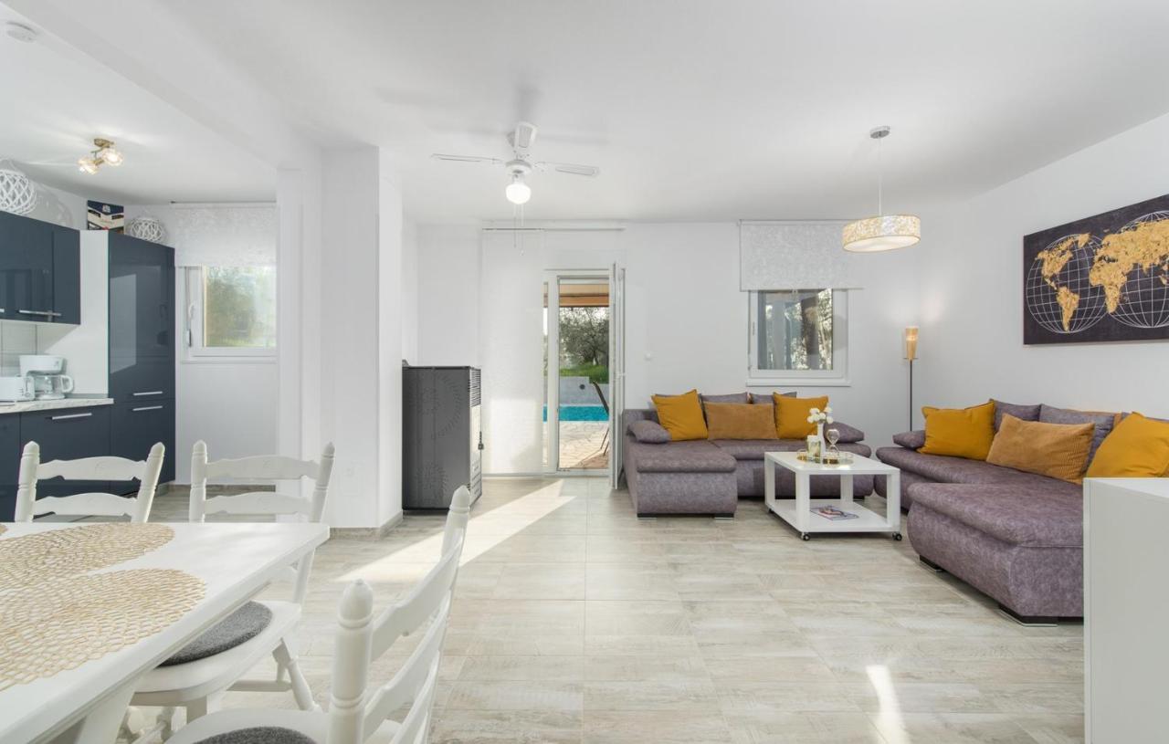 Pendolina With Private Pool Holiday home Buje
