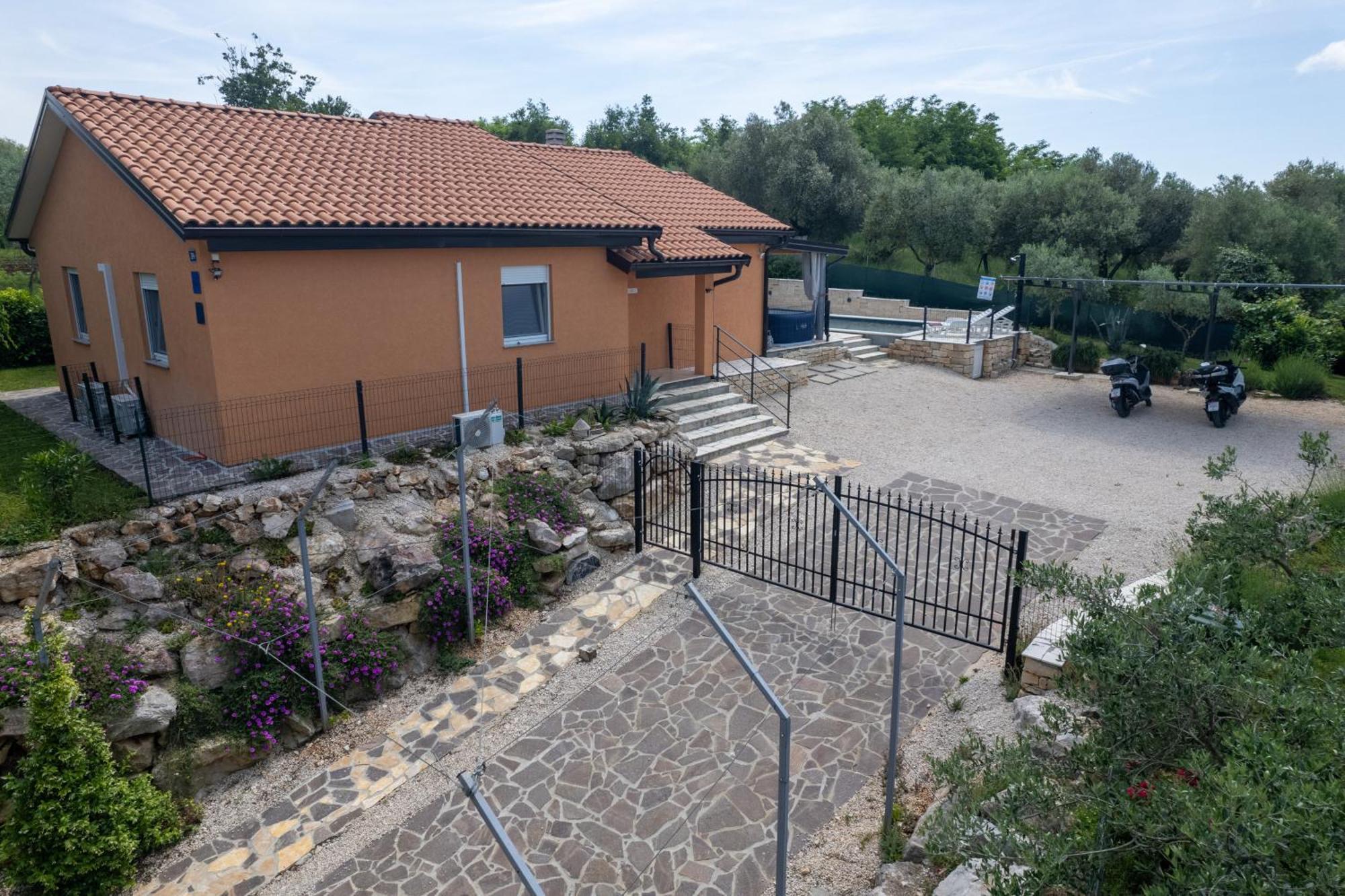 Pendolina With Private Pool Holiday home